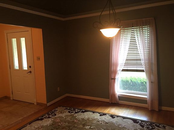 2nd image of 929 Mulberry Ln