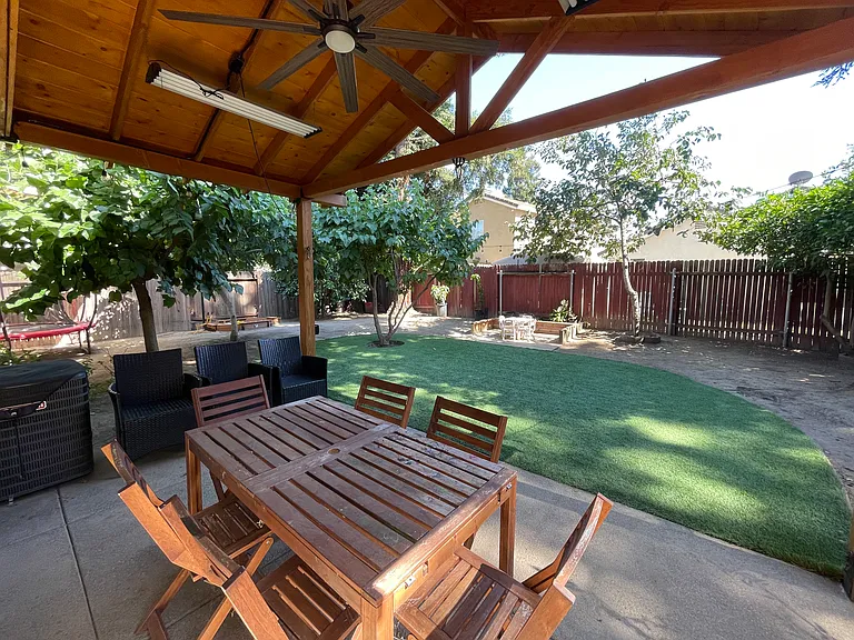 9425 Village Tree Dr — Photo 56