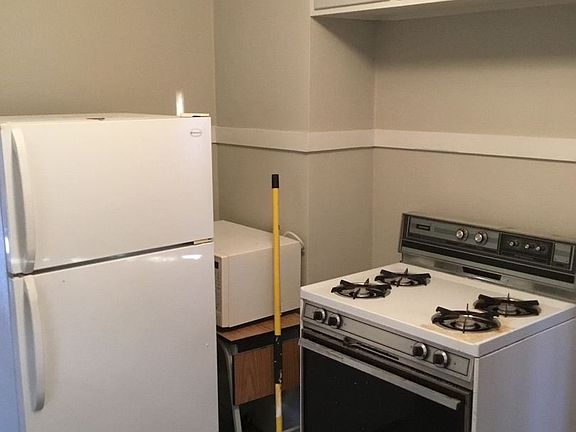 5th image of 716 Leslie Ave
