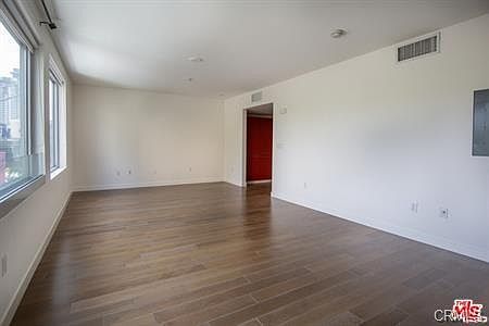5th image of 901 S Flower St #303