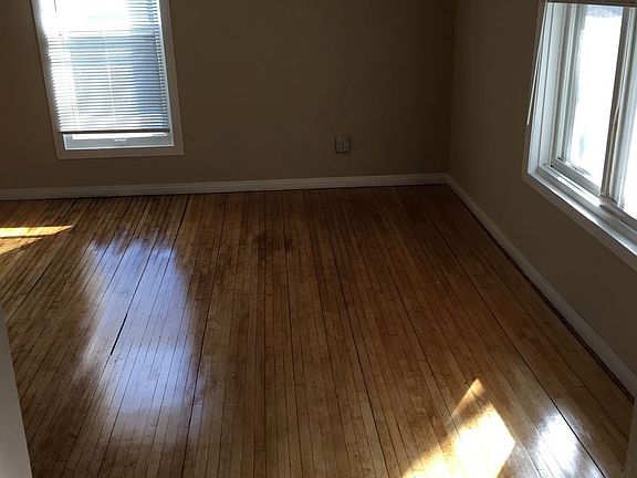 4th image of 682 Magnolia Ave E #2