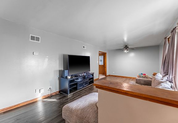 2nd image of 8115 Sayre Ave