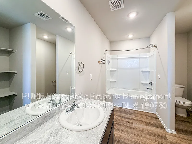 3 bed, 2.5 bath, 1689 sqft, $1,800 — Photo 4