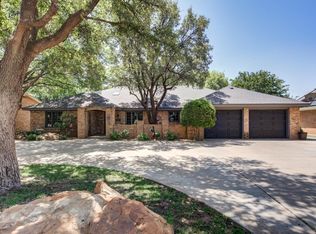 114 Sandalwood Ln, Levelland, TX 79336