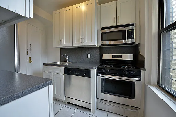 Rented by Balen Real Estate, LLC | media 18