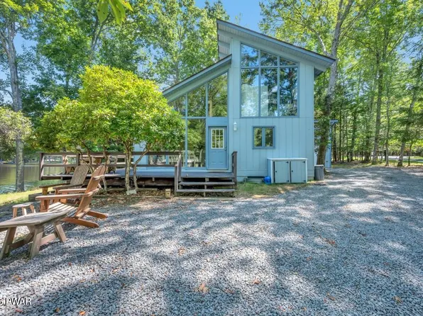1010 Aquarius Dr, Lake Ariel, PA 18436