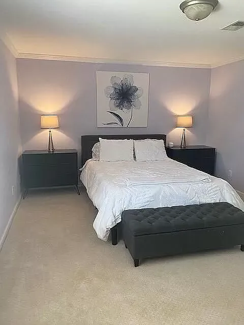 6 bed, 4000 sqft, $4,149 — Photo 2