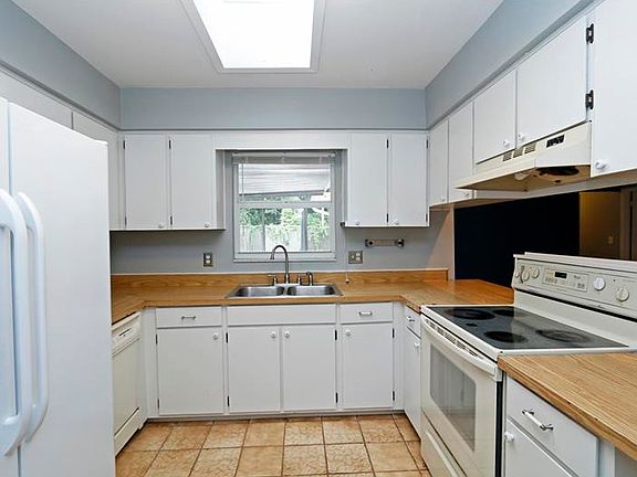 5th image of 738 Hardwick Ct