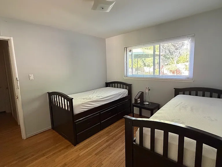 182 Greenwich Dr — Photo 3