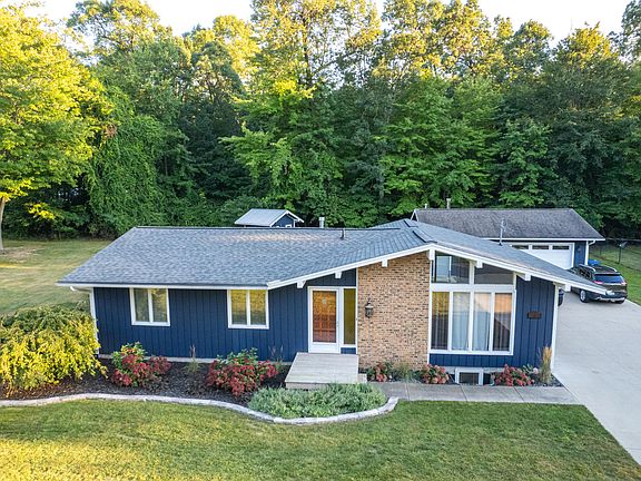 2nd image of 20 Circle Dr