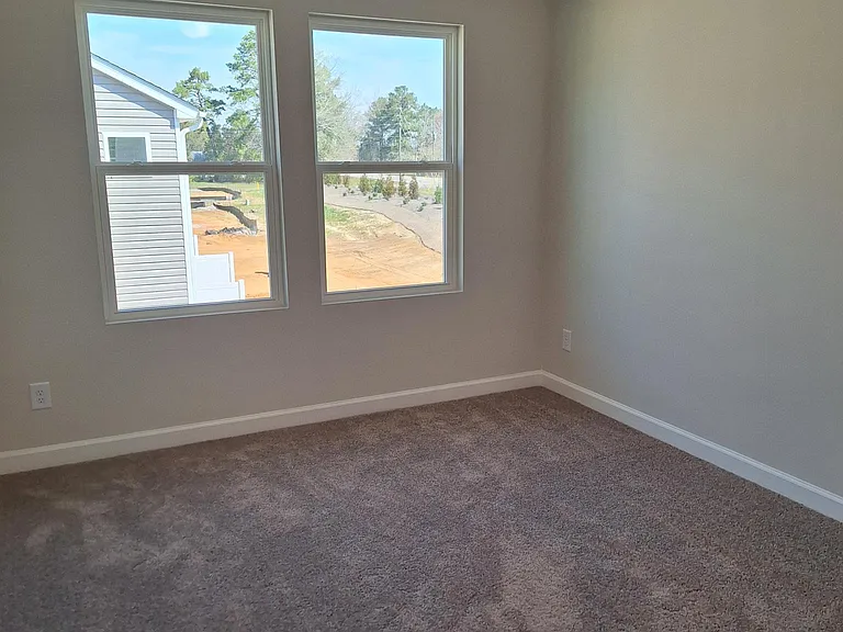 60 Village Edge Dr — Photo 4