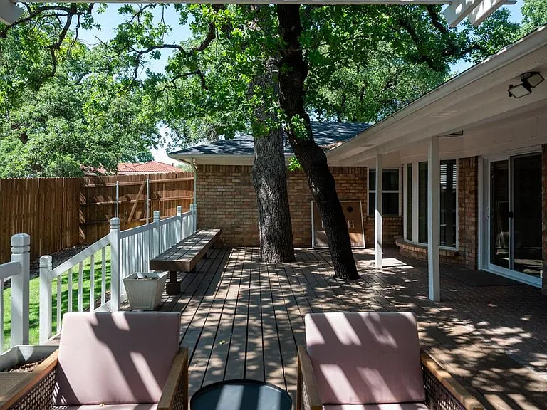 2237 Norwood Dr — Photo 36