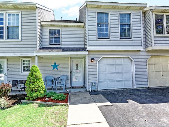 3rd image of 10 Kimberly Ct