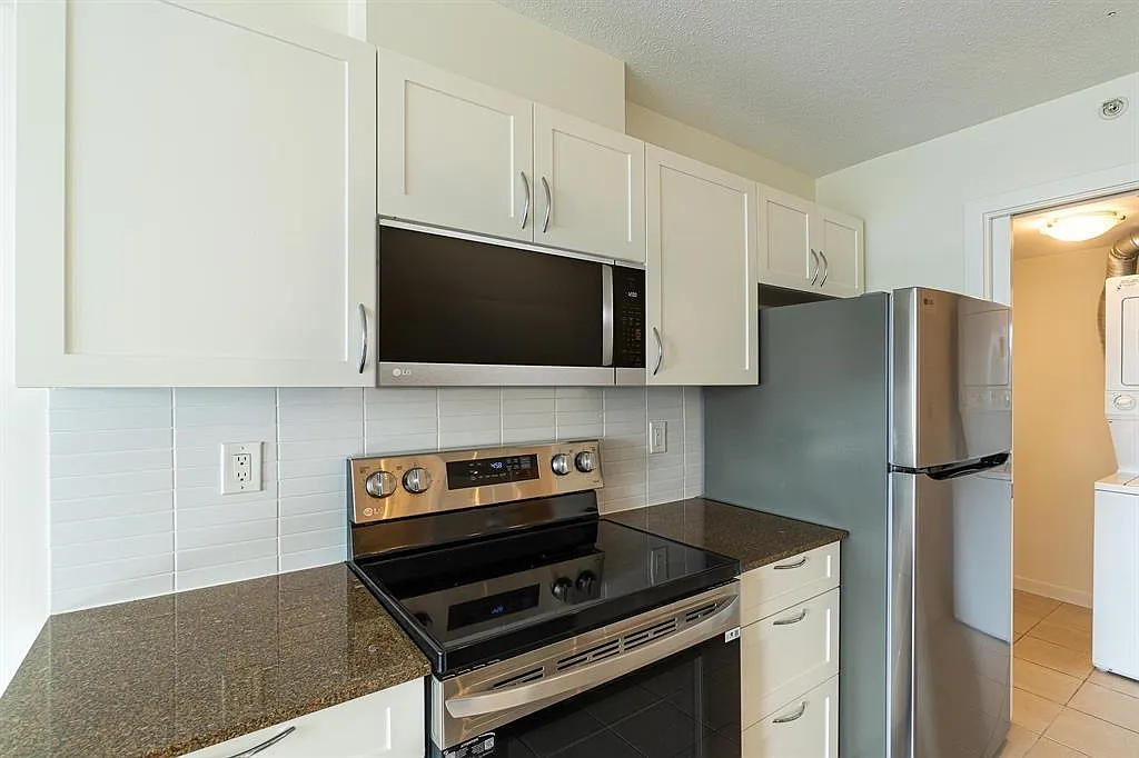 2 bed, 756 sqft, $3,350 — Photo 3