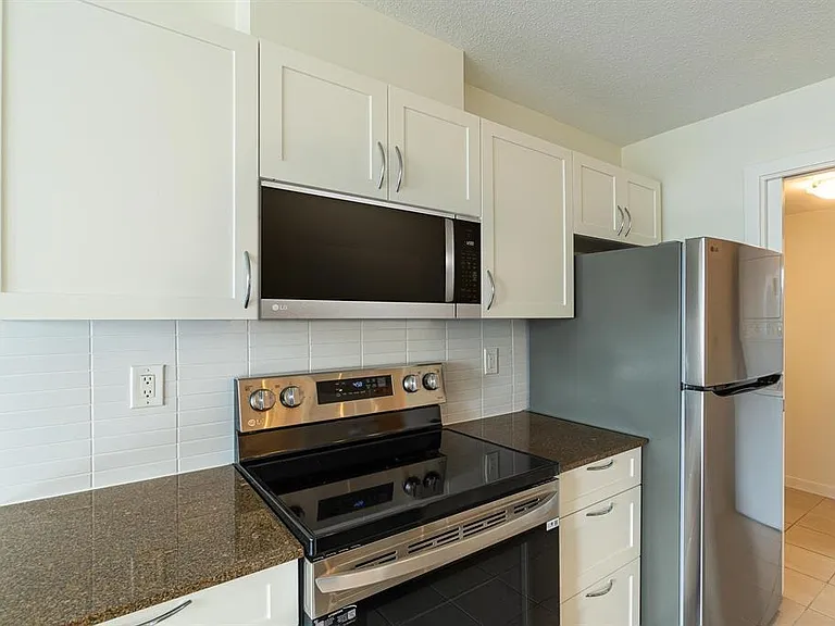 933 Hornby St #809 — Photo 3