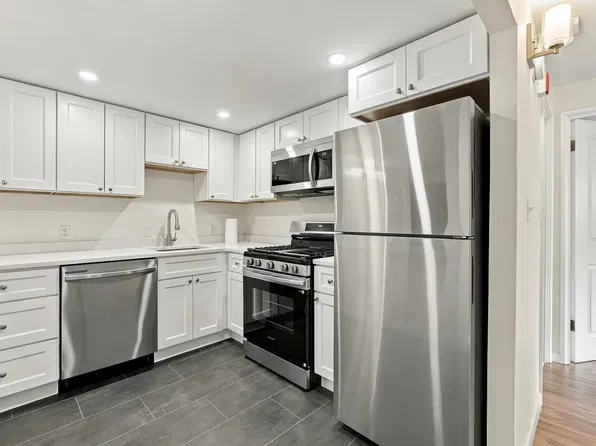 75 McCormick Ter APT 13, Stoughton, MA 02072