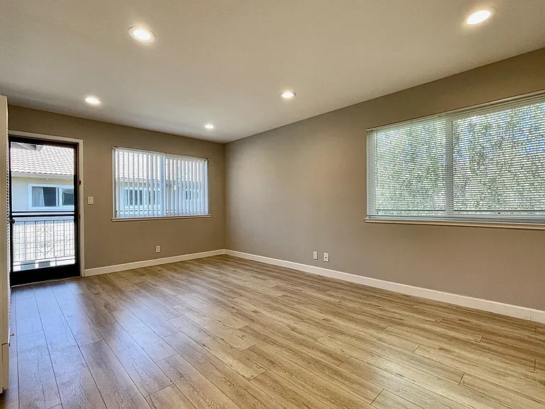 1588 Ontario Dr #4 — Photo 5