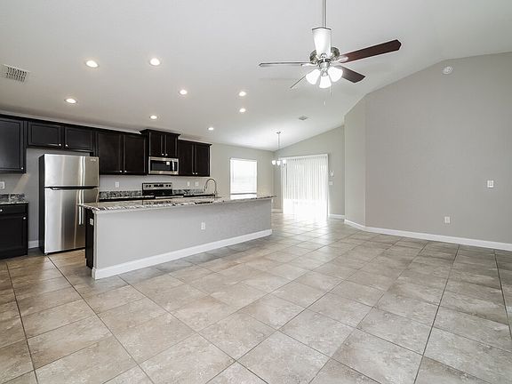 4th image of 130 Eloise Oaks Dr