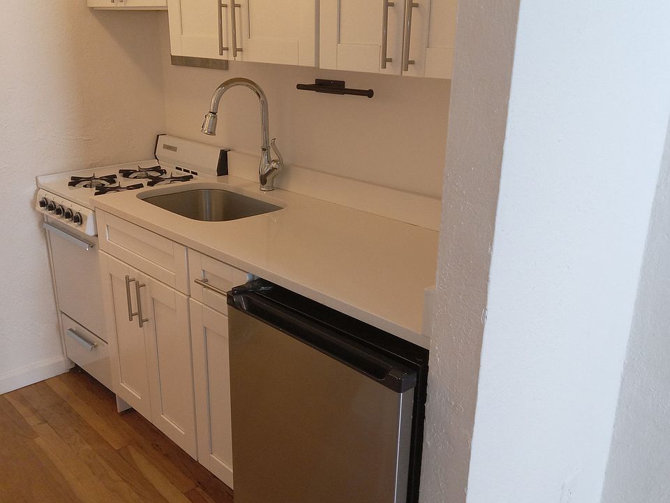 1st image of 139 Waverly Pl APT 3C