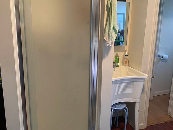 5th image of 328 E 6th St APT 9