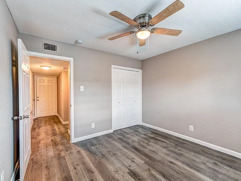 523 Spring Dr #4 — Photo 13