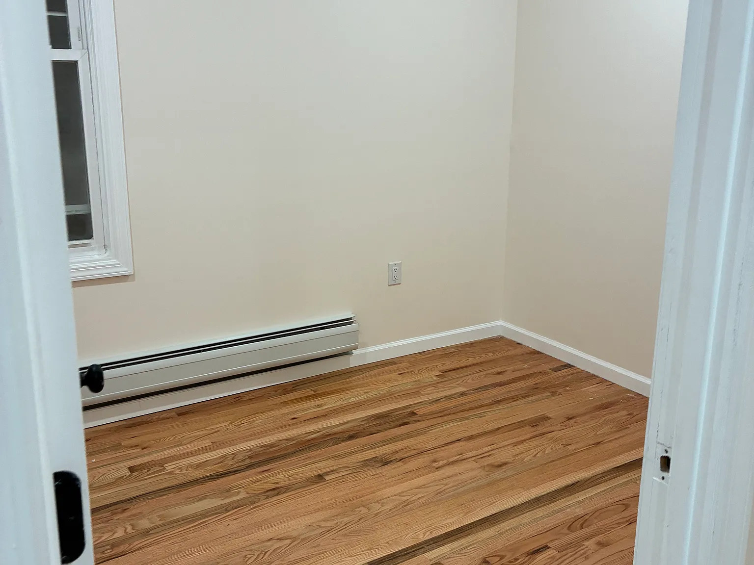 4 bed, 1.5 bath, 2000 sqft, $2,500 — Photo 2