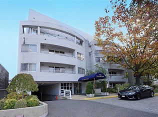 100 Cuttermill Rd #100, Great Neck, NY 11021