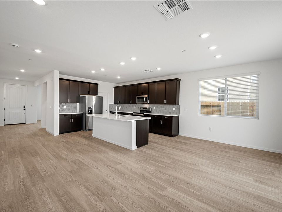 SAC_Eastwood-At-Machado-Ranch_4025_Kitchen_C_2427-Sather-St