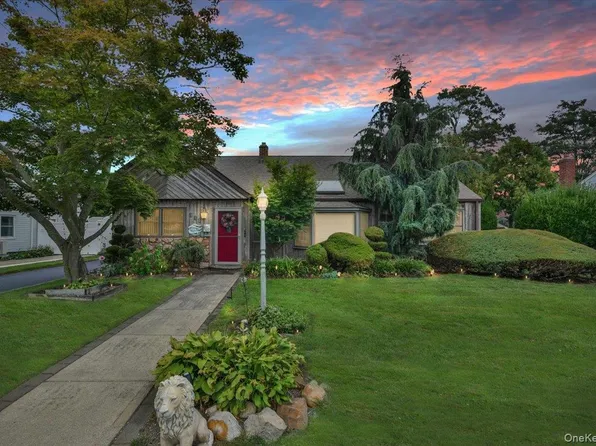 115 Primrose Avenue, Massapequa Park, NY 11762