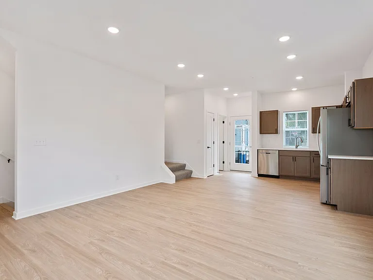 2062 Como Ave #2 — Photo 8