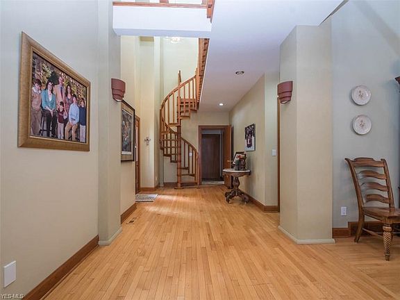 3rd image of 36500 Orchard Ct