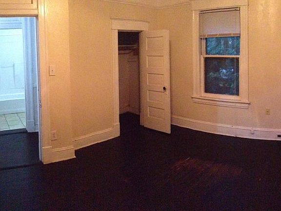 3rd image of 840 W 41st St
