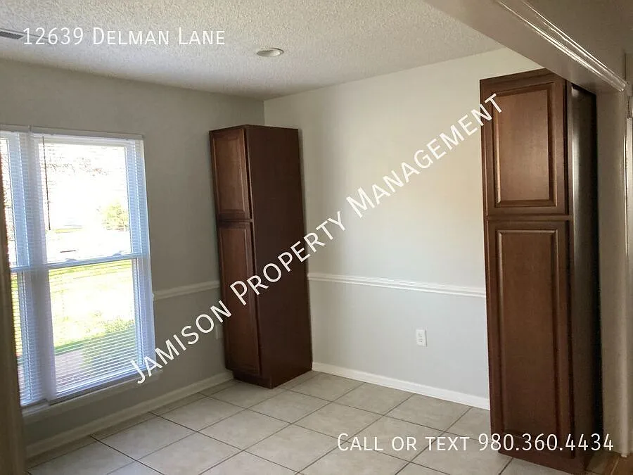 Lovely 3 Bed 2 Bath Ranch Home in Pineville — Photo 3
