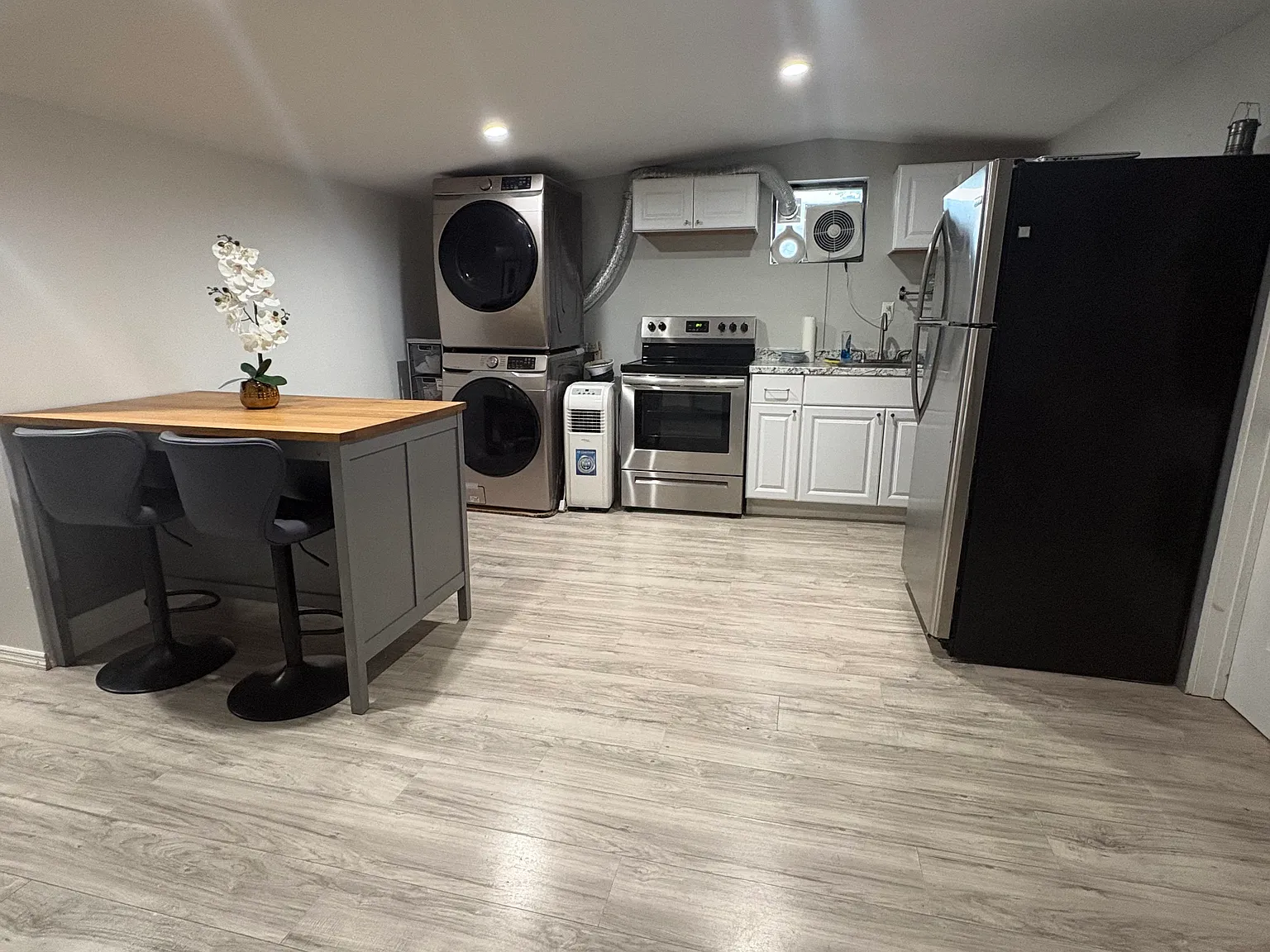 3 bed, $1,200 — Photo 2