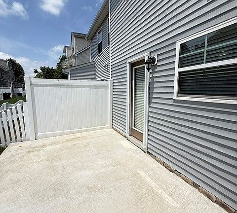 3rd image of 8057 Ellendale Dr