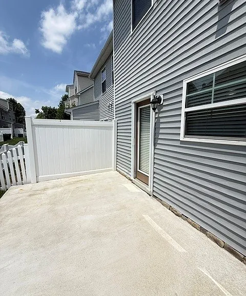 8057 Ellendale Dr — Photo 3