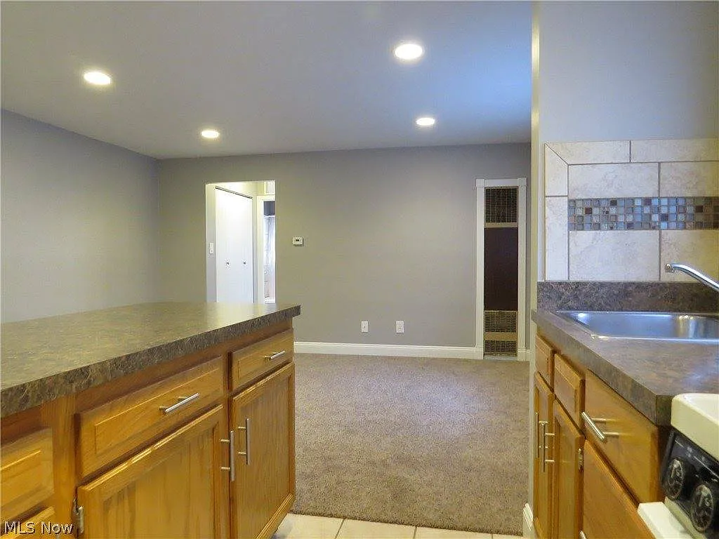 1 bed, 715 sqft, $1,090 — Photo 3