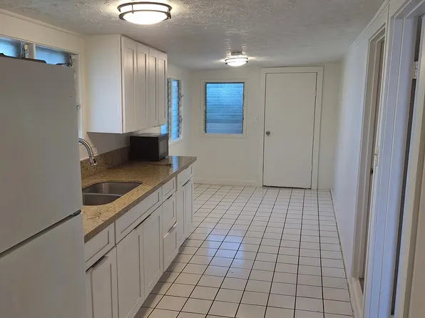 1322 Olino St #C, Honolulu, HI 96818