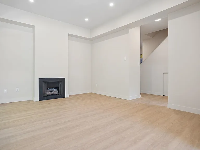 1060 Cypress St — Photo 3