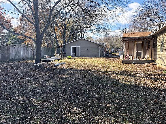 4th image of 370 Arapaho Dr