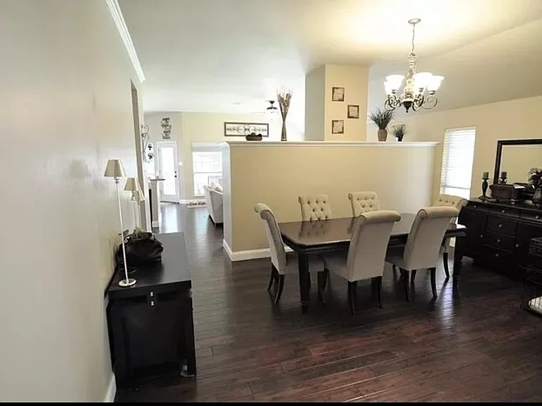 10229 Andora Dr — Photo 2