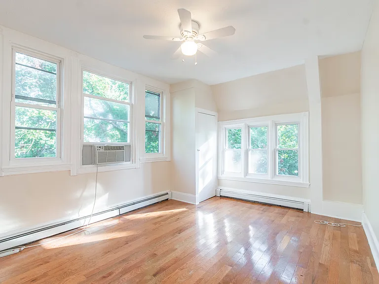 291-293 Nassau St #111 — Photo 13