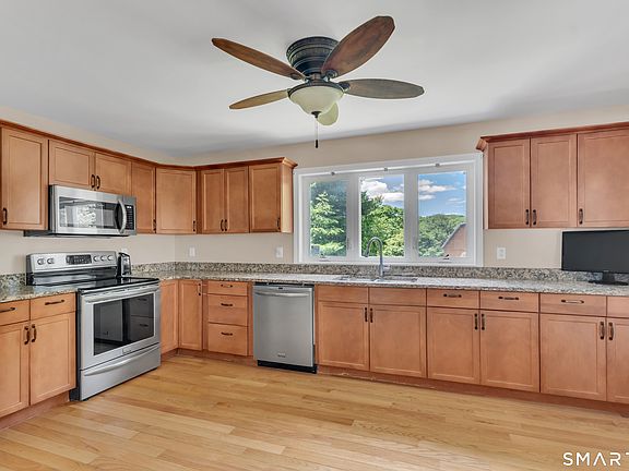 3rd image of 346 Hazelnut Hill Road