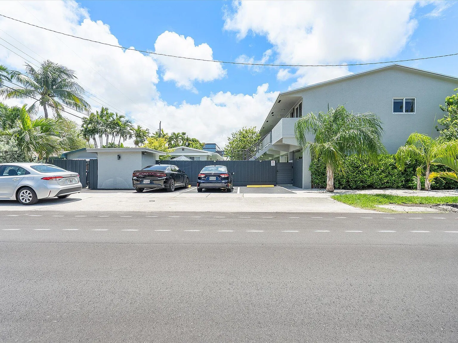 1 bed, 1.0 bath, 450 sqft, $1,750 — Photo 2