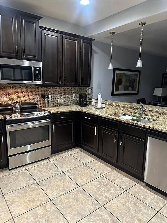 3 bed, 2.5 bath, 1947 sqft, $3,000 — Photo 4