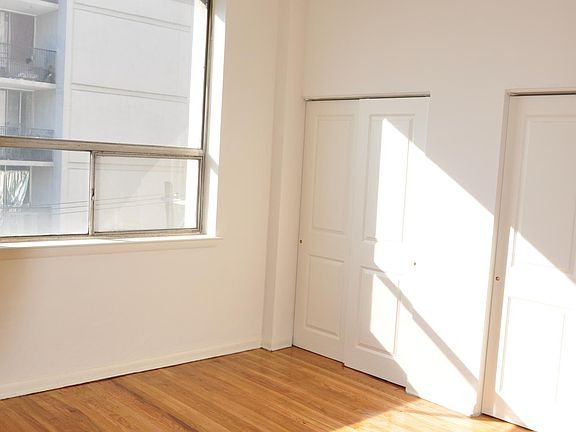 4th image of 1311 Lombard St APT 406
