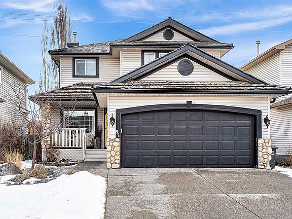 3rd image of 92 E Bow Ridge Cres