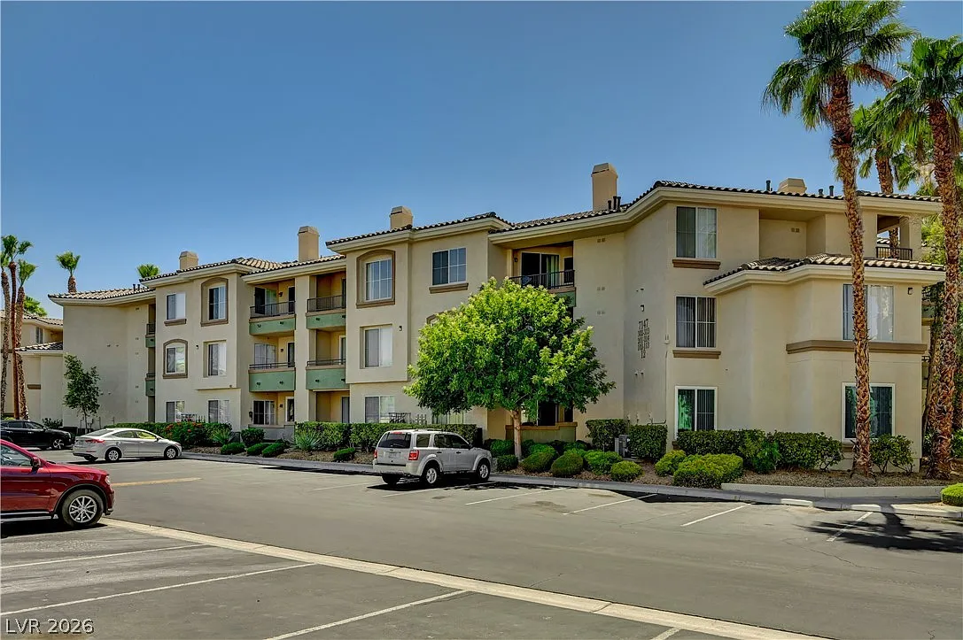 2 bed, 2.0 bath, 962 sqft, $1,375 — Photo 1