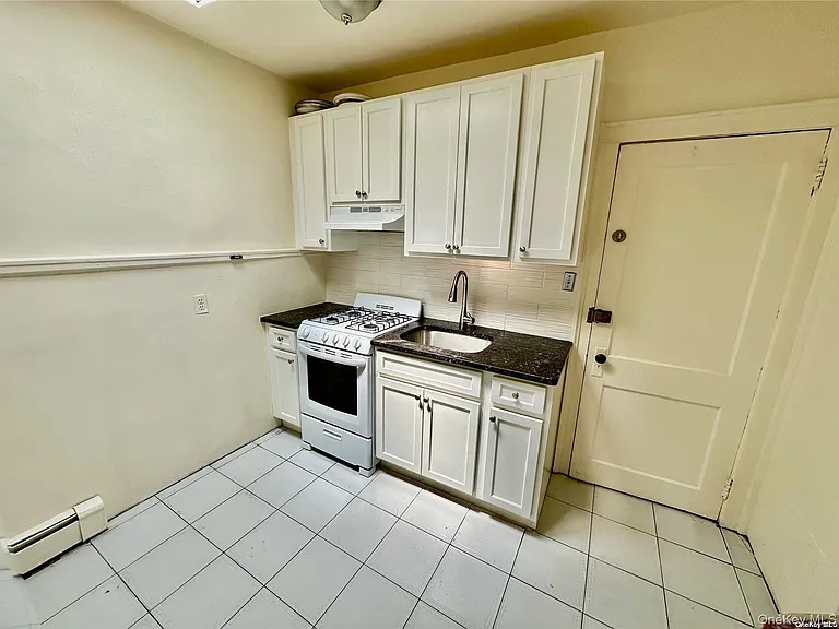 918 Hempstead Tpke #4 — Photo 2