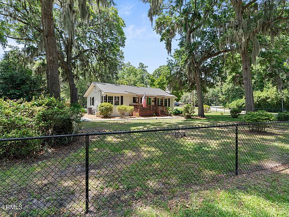 2nd image of 2420 Pine Court N